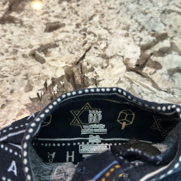 Hanukkah, baby gap PJ excellent - Picture 2 of 3